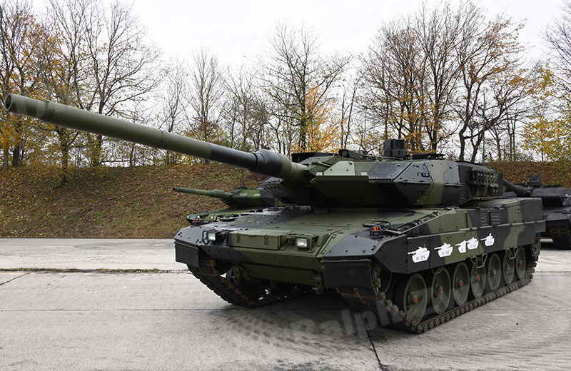 Systems house KMW celebrates 40 years of the Leopard 2 MBT, TANK-MASTERS –  Photos & Journalism